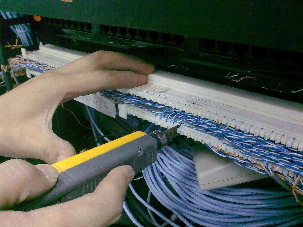 工廠強(qiáng)電和弱電布線價(jià)格是多少錢一平方米？